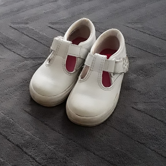 KEDS Size 5 White Shoes Good Quality - Picture 2 of 4